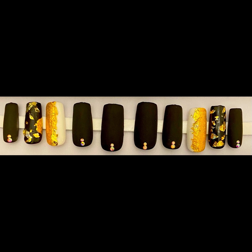 Press on nails